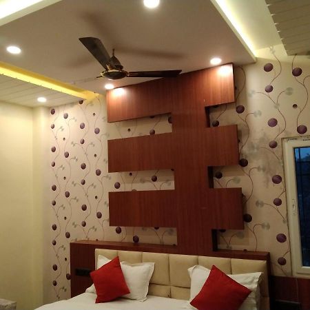 Hotel Delight Deluxe Pipra Dewās Dış mekan fotoğraf