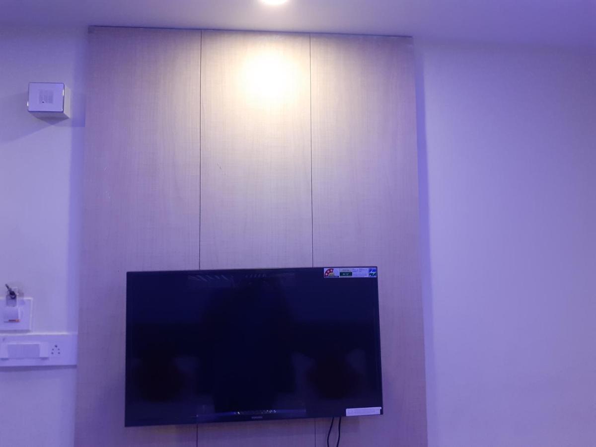 Hotel Delight Deluxe Pipra Dewās Dış mekan fotoğraf