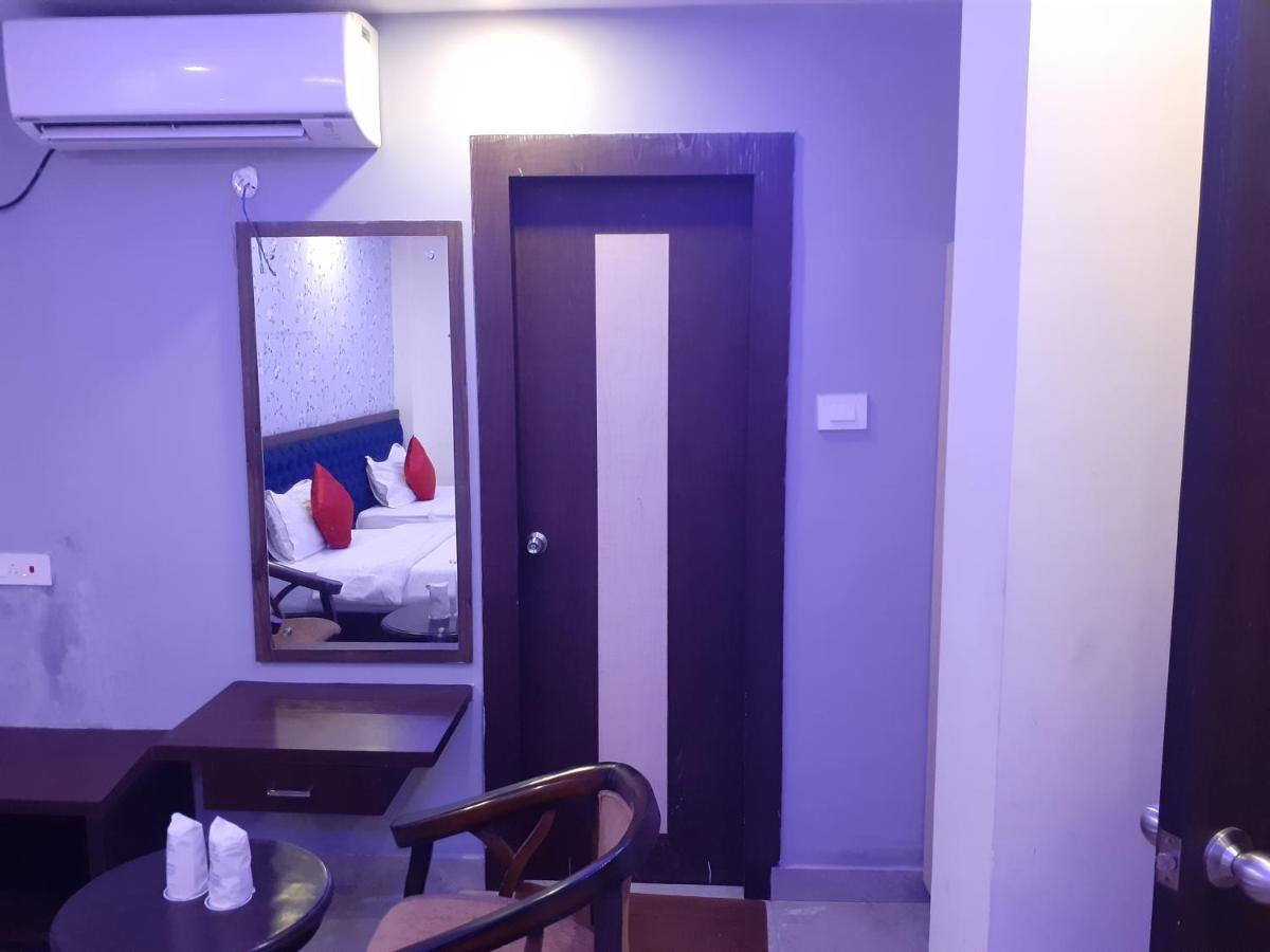 Hotel Delight Deluxe Pipra Dewās Dış mekan fotoğraf