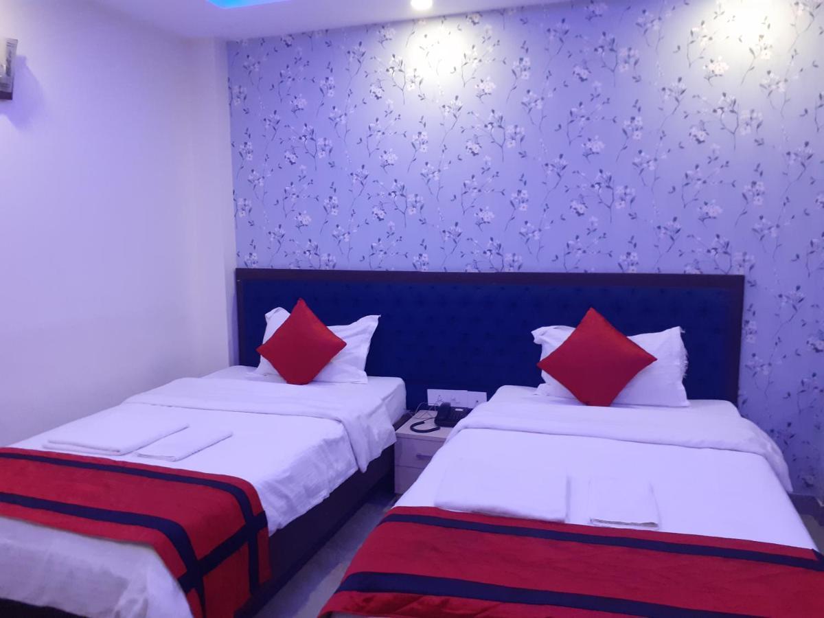 Hotel Delight Deluxe Pipra Dewās Dış mekan fotoğraf