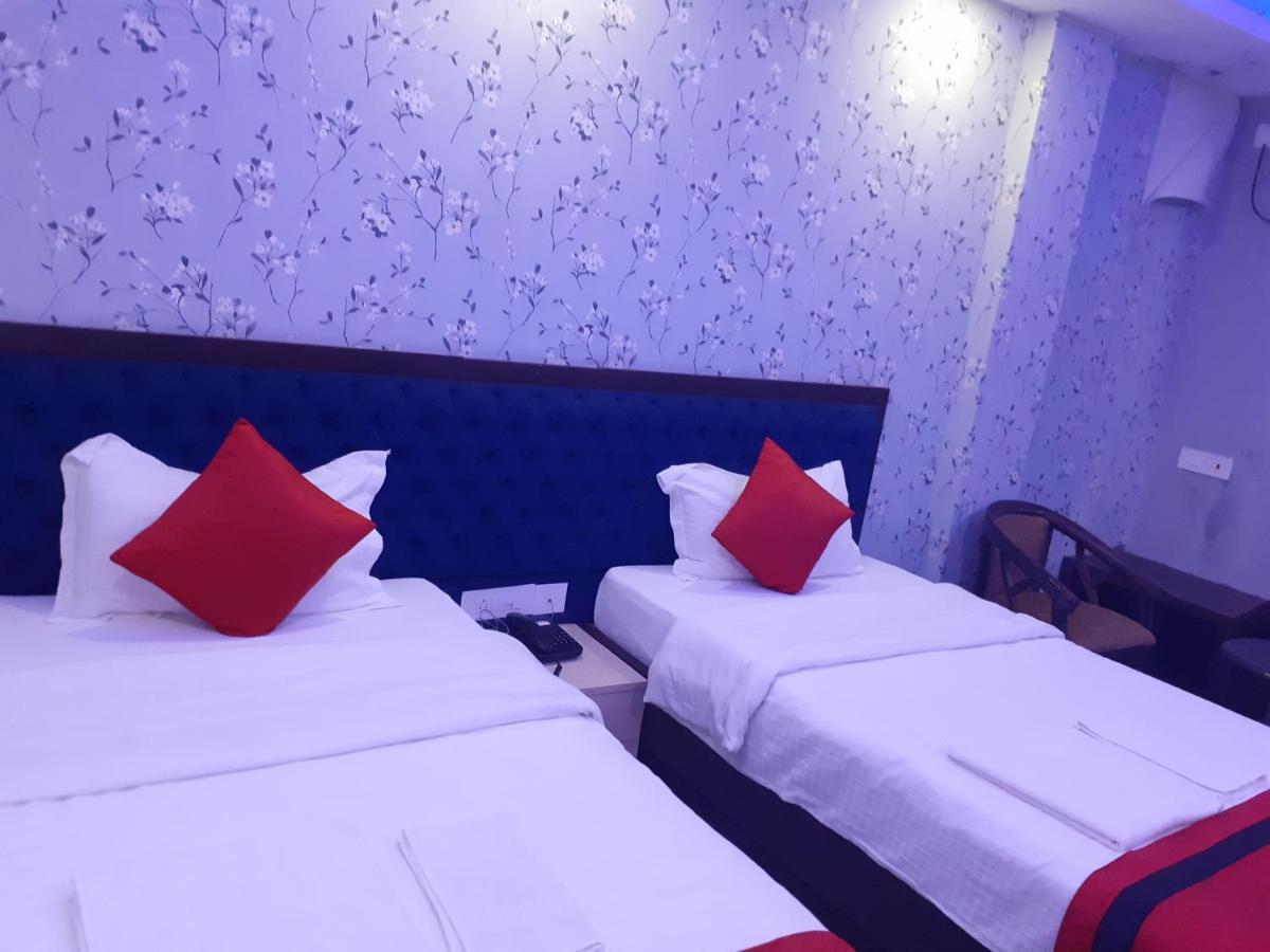 Hotel Delight Deluxe Pipra Dewās Dış mekan fotoğraf