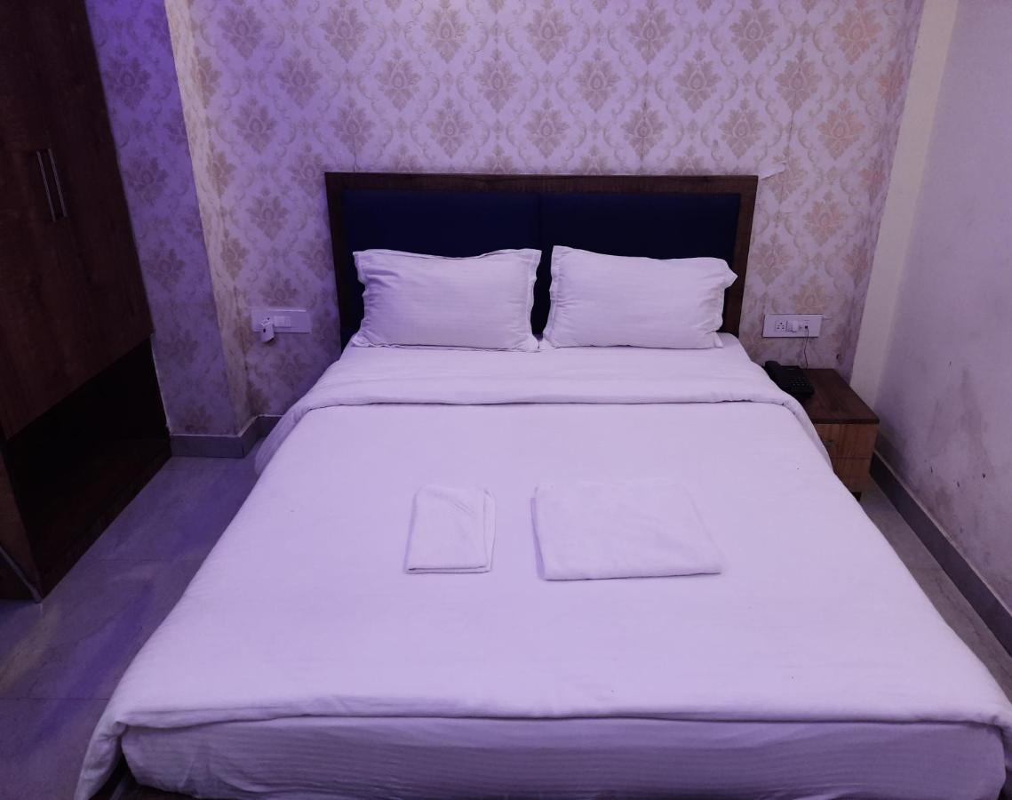 Hotel Delight Deluxe Pipra Dewās Dış mekan fotoğraf