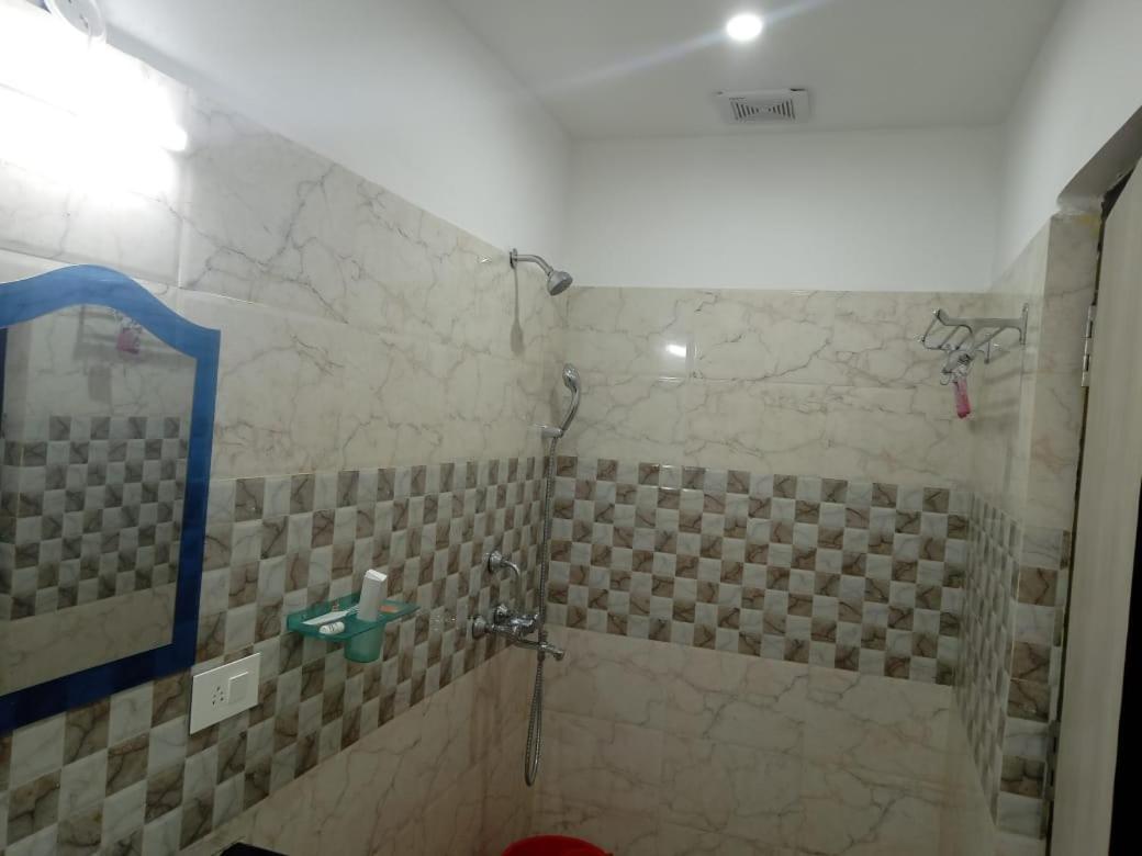 Hotel Delight Deluxe Pipra Dewās Dış mekan fotoğraf