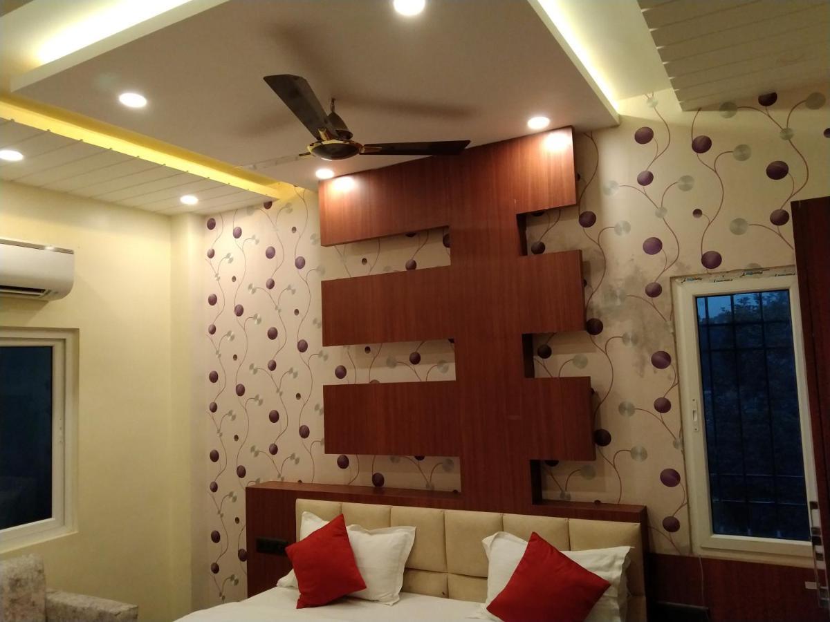 Hotel Delight Deluxe Pipra Dewās Dış mekan fotoğraf