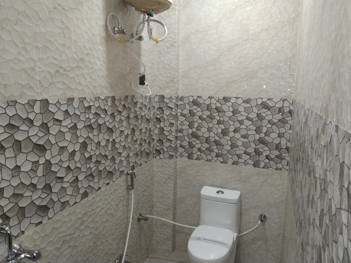 Hotel Delight Deluxe Pipra Dewās Dış mekan fotoğraf