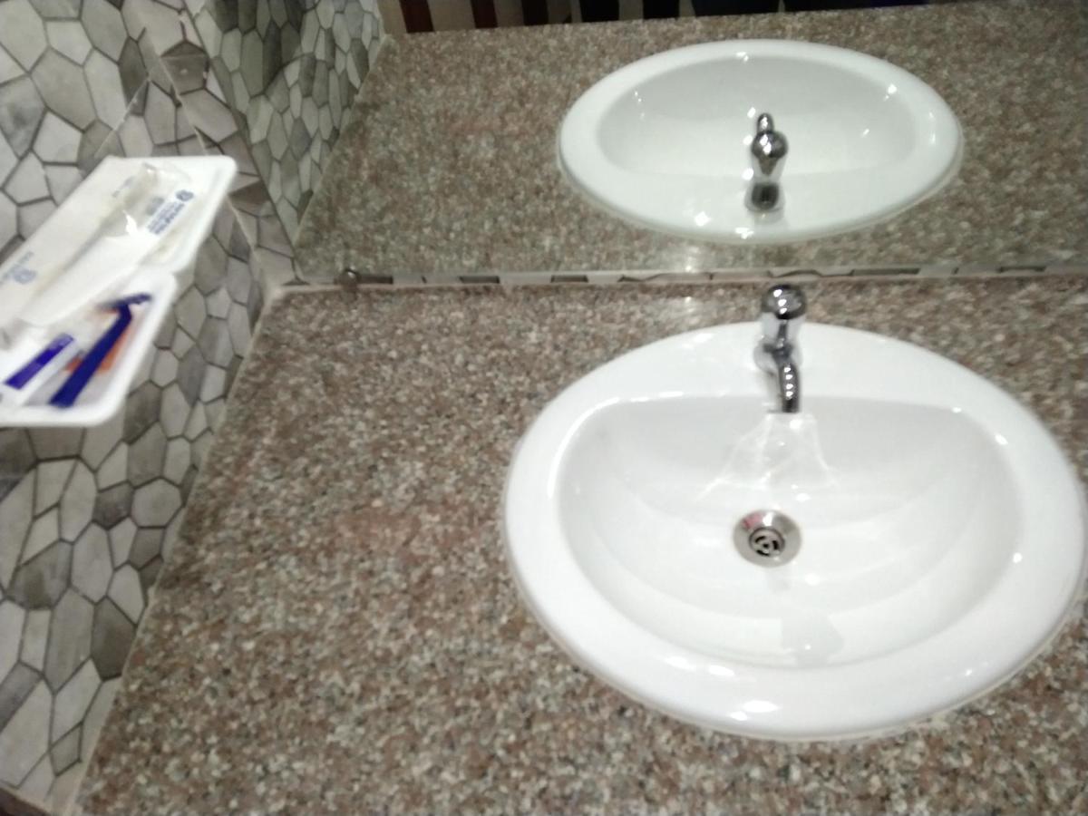 Hotel Delight Deluxe Pipra Dewās Dış mekan fotoğraf
