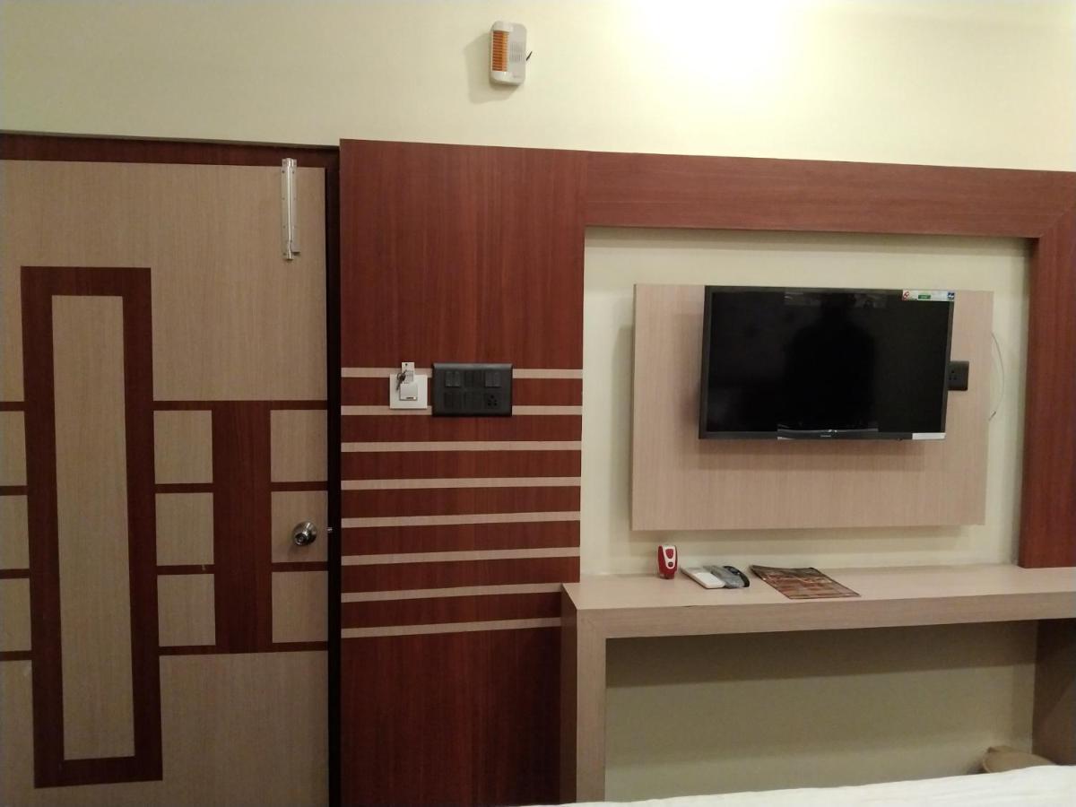 Hotel Delight Deluxe Pipra Dewās Dış mekan fotoğraf