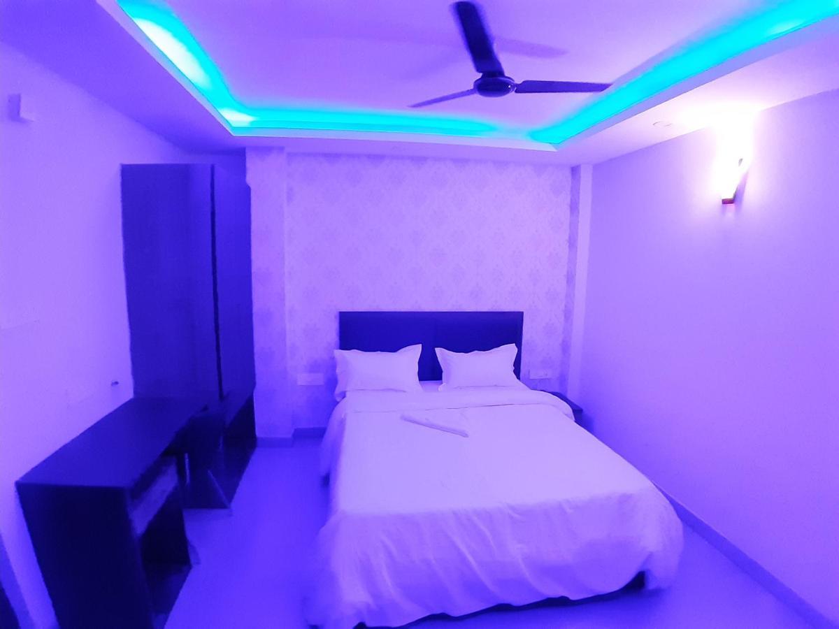 Hotel Delight Deluxe Pipra Dewās Dış mekan fotoğraf